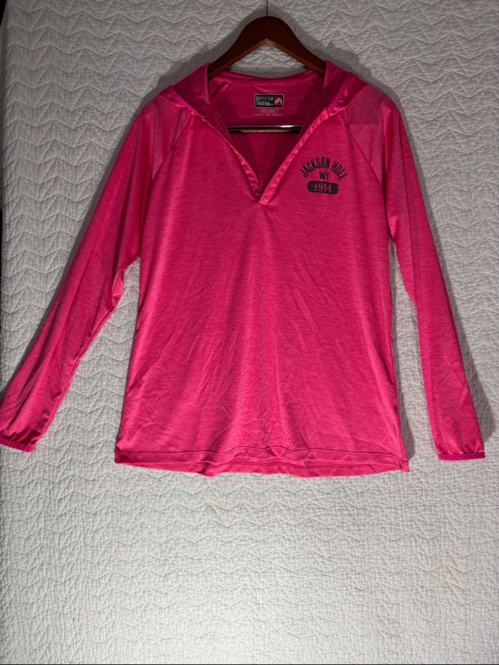 Outfitter Trading Co Jackson Hole WYWomen's Hot Pink Hooded Long-Sleeve Pullover